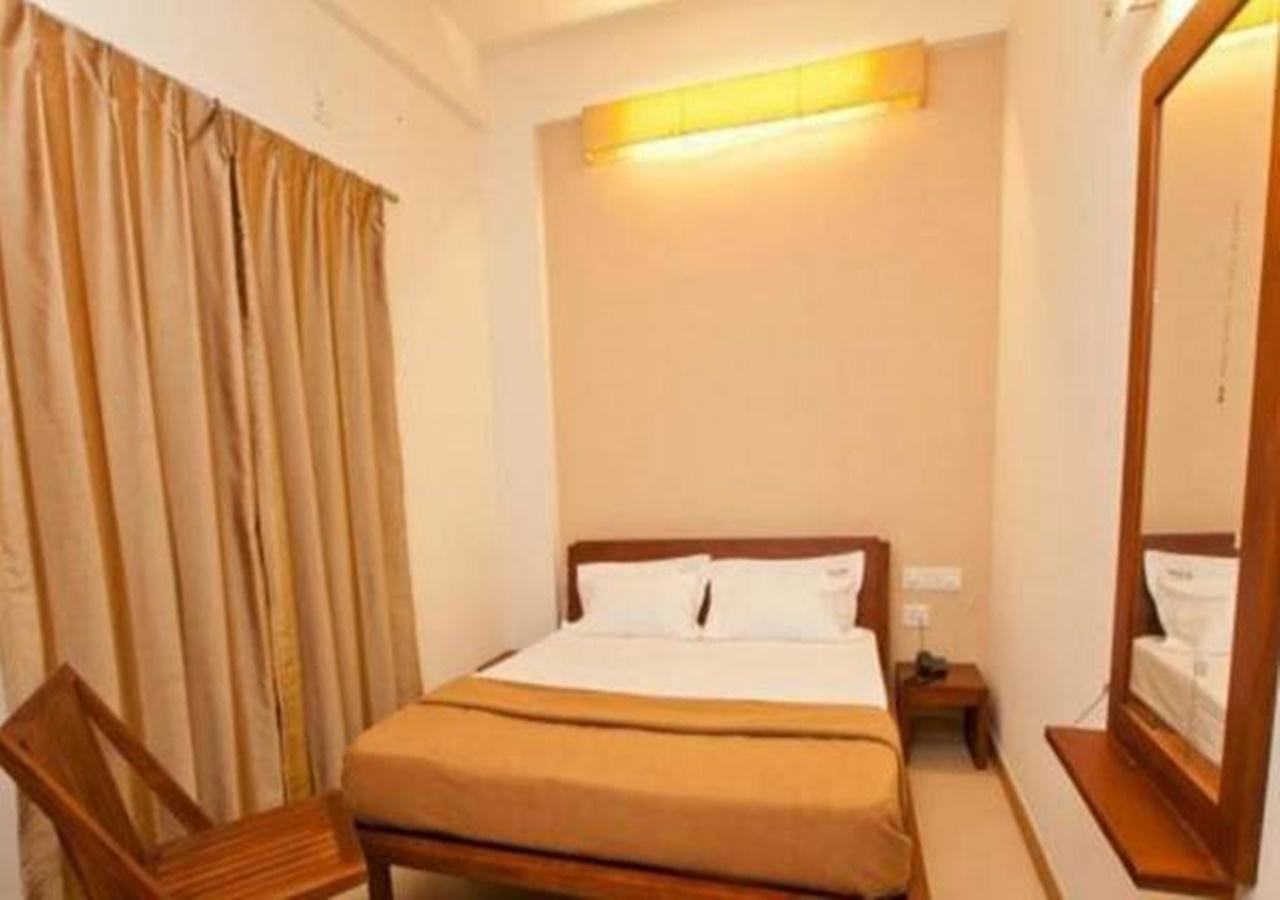 Hotel Holiday Home Bangalore Exterior photo