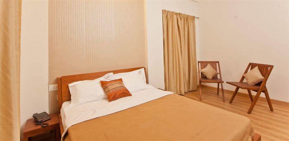 Hotel Holiday Home Bangalore Exterior photo